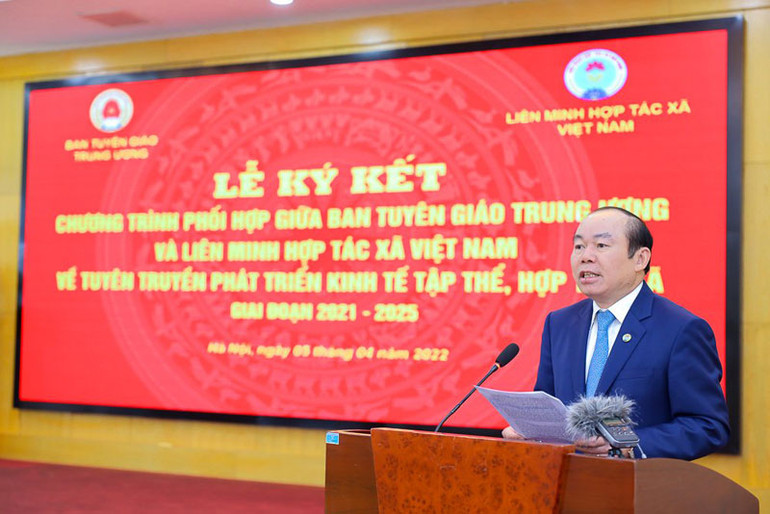 Chủ tịch Liên minh Hợp tác xã Việt Nam Nguyễn Ngọc Bảo phát biểu tại lễ ký. Tăng cường phối hợp tuyên truyền về phát triển kinh tế tập thể, hợp tác xã -0