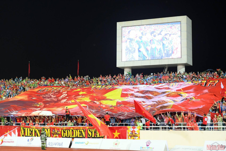 [Chung kết bóng đá nam SEA Games 31] U23 Việt Nam 0-0 U23 Thái Lan (Hiệp 1): Văn Tùng sút chệch cột -0