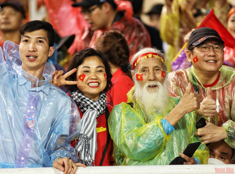 [Chung kết bóng đá nam SEA Games 31] U23 Việt Nam 1-0 U23 Thái Lan (hiệp 2): Nhâm Mạnh Dũng mở tỷ số -0