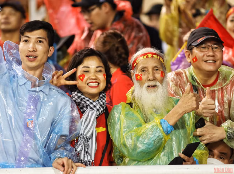 [Chung kết bóng đá nam SEA Games 31] U23 Việt Nam 1-0 U23 Thái Lan (hiệp 2): Nhâm Mạnh Dũng mở tỷ số -0