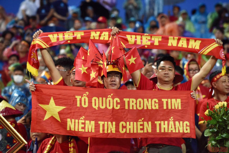 [Chung kết bóng đá nam SEA Games 31] U23 Việt Nam 0-0 U23 Thái Lan (Hiệp 1): Văn Tùng sút chệch cột -0