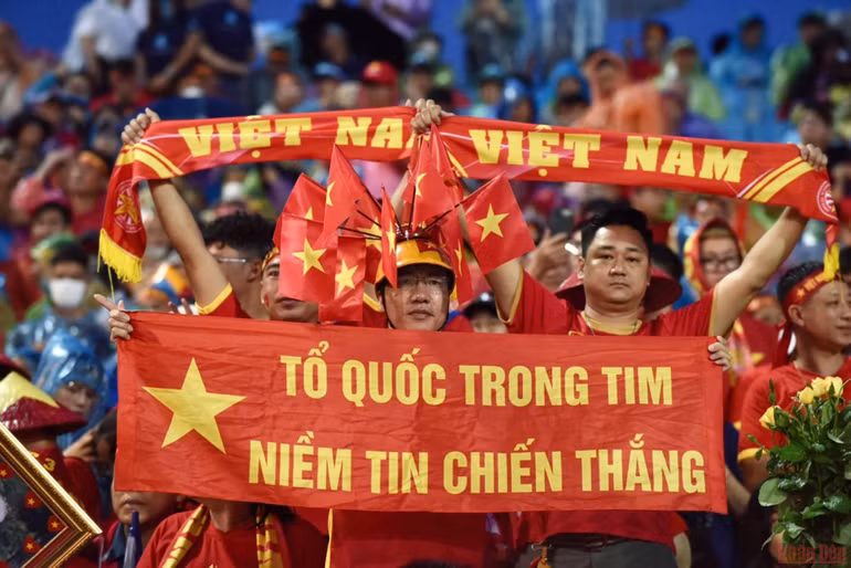 [Chung kết bóng đá nam SEA Games 31] U23 Việt Nam 0-0 U23 Thái Lan (Hiệp 1): Văn Tùng sút chệch cột -0