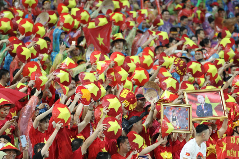 [Chung kết bóng đá nam SEA Games 31] U23 Việt Nam 1-0 U23 Thái Lan (hiệp 2): Nhâm Mạnh Dũng mở tỷ số -2