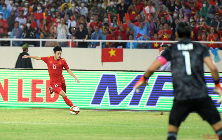 [Chung kết bóng đá nam SEA Games 31] U23 Việt Nam 0-0 U23 Thái Lan (Hiệp 1): Văn Tùng sút chệch cột -0