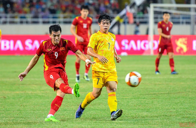 U23 Việt Nam cũng có một số tình huống tấn công nguy hiểm trong hiệp đầu nhưng đều không tận dụng được. (Ảnh: THÀNH ĐẠT) Khoảnh khắc làm nên chiến thắng trong trận chung kết bóng đá nam SEA Games 31 -0