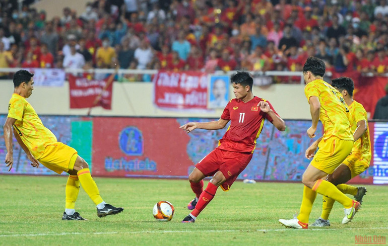 [Chung kết bóng đá nam SEA Games 31] U23 Việt Nam 0-0 U23 Thái Lan (Hiệp 1): Văn Tùng sút chệch cột -0