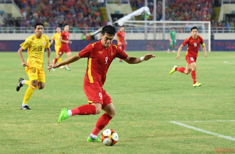 [Chung kết bóng đá nam SEA Games 31] U23 Việt Nam 0-0 U23 Thái Lan (Hiệp 1): Văn Tùng sút chệch cột -0
