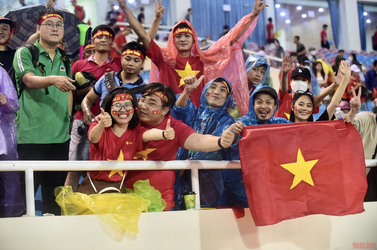 Cách đây 19 năm, Việt Nam từng thua Thái Lan ở chung kết trên sân Mỹ Đình trong kỳ SEA Games 22 tổ chức trên sân nhà, nhưng lần này, lịch sử đã sang trang. (Ảnh: TRẦN HẢI) Khoảnh khắc làm nên chiến thắng trong trận chung kết bóng đá nam SEA Games 31 -0