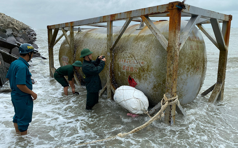 Nguy cơ tràn dầu từ tàu vận tải bị nạn tại Dung Quất -0