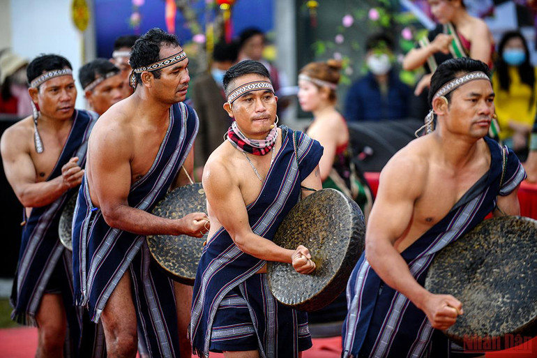 Chủ tịch nước Nguyễn Xuân Phúc dự Ngày hội “Sắc Xuân trên mọi miền Tổ quốc” năm 2022 -0