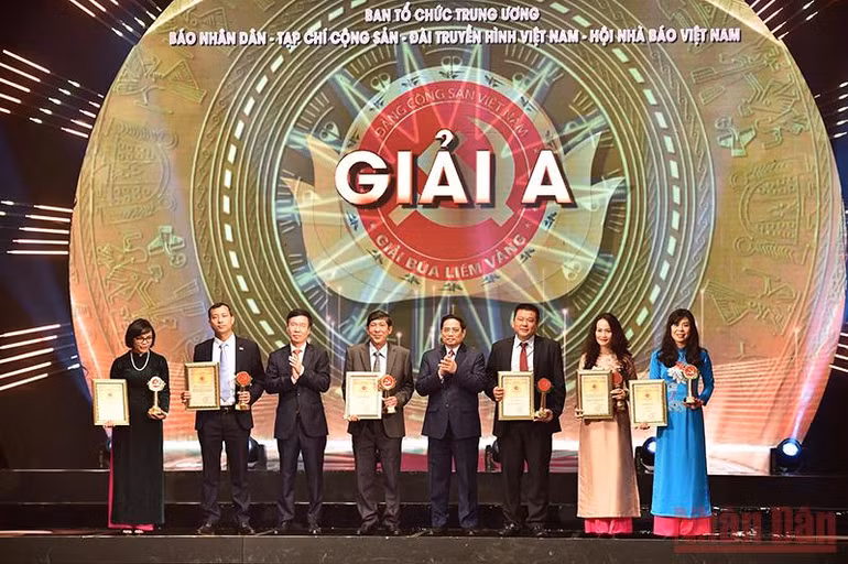 Báo Nhân Dân điện tử đoạt Giải A Búa liềm vàng lần thứ VI-năm 2021 -0