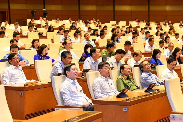 Các đại biểu Quốc hội tại phiên thảo luận về dự án Luật Phòng, chống bạo lực gia đình (sửa đổi) chiều 14/6. (Ảnh: NGUYÊN KHOA) Cần cơ chế đặc biệt bảo vệ trẻ em khỏi bạo lực -0