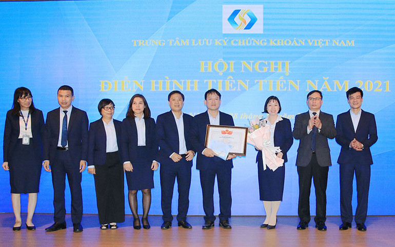 Thành viên thầm lặng trong sự thành công của thị trường chứng khoán -0