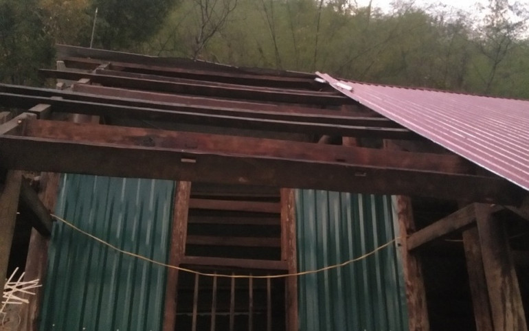 Mưa đá, gió lốc gây ảnh hưởng đến cây trồng, nhà cửa ở Sơn La -0