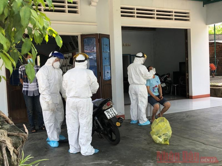 Phát hiện năm ca mắc Covid-19 trong cộng đồng, Quảng Ngãi họp khẩn -0