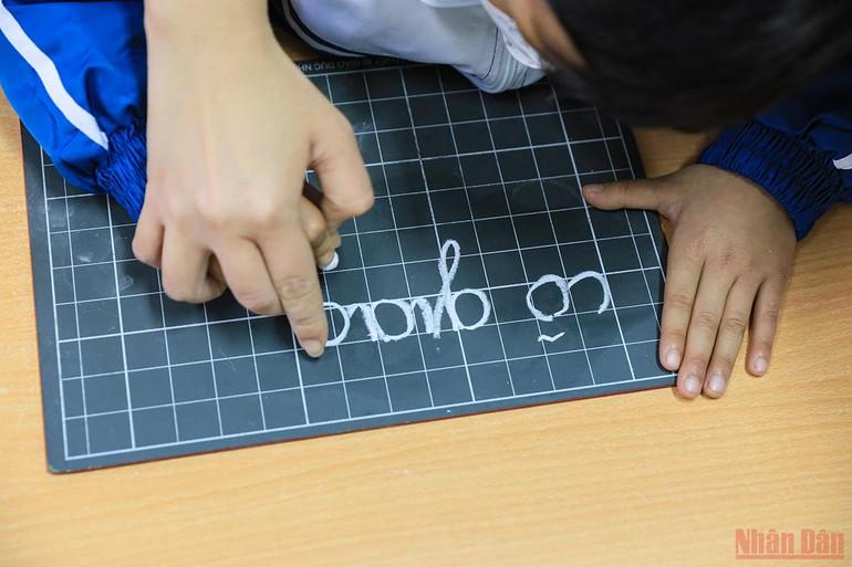 Hà Nội: Học sinh khối tiểu học và lớp 6 trong ngày đầu trở lại trường -0