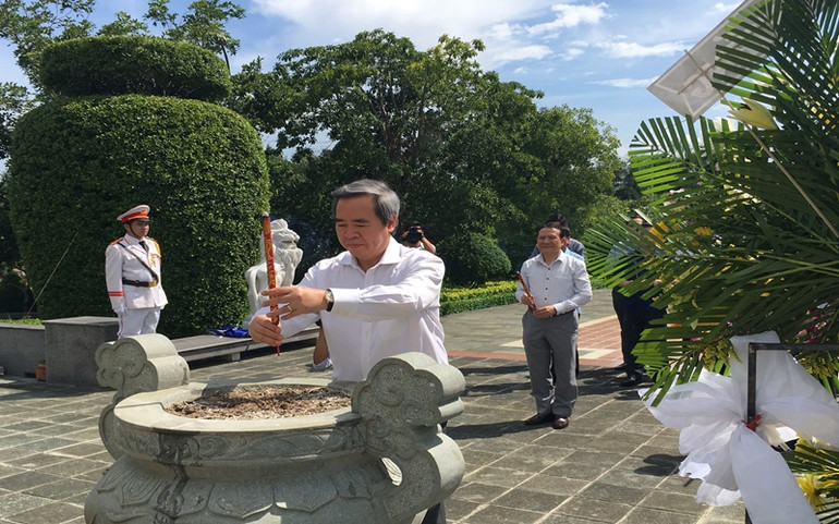 Đồng chí Nguyễn Văn Bình làm việc tại Bến Tre -0