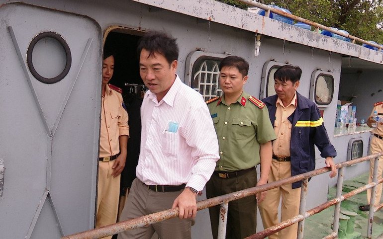 Vẫn chưa tìm thấy chiến sĩ giao thông mất tích vụ lật ca-nô ở Vĩnh Long -0