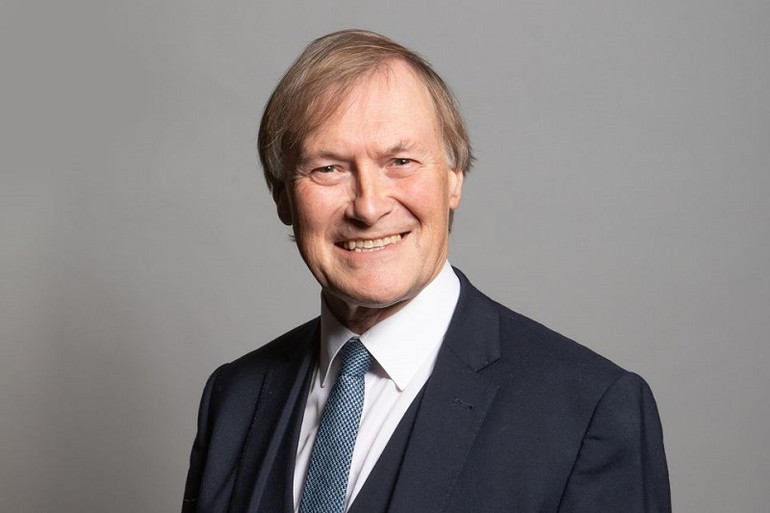 Nghị sĩ David Amess được cấp cứu tại hiện trường nhưng đã không qua khỏi. (Ảnh: Quốc hội Anh) Nghị sĩ Anh bị đâm tử vong tại cuộc tiếp xúc cử tri -0