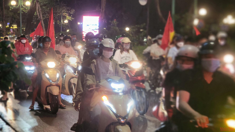 Người dân đổ ra đường ăn mừng U23 Việt Nam vô địch SEA Games 31 -0