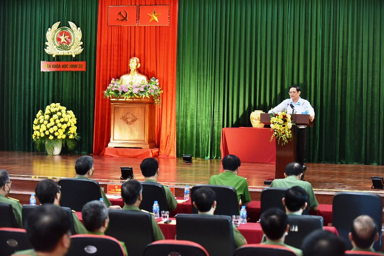 Xứng đáng là “Thanh bảo kiếm và lá chắn” cùng đồng bào, chiến sĩ cả nước ngăn chặn dịch Covid-19 và tội phạm -0