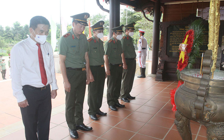 Phát hiện hai bộ hài cốt liệt sĩ tại Long Khánh -0