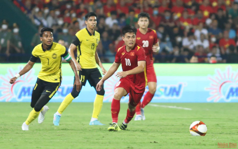 (Ảnh: Khiếu Minh) (Hiệp 1) U23 Việt Nam 0-0 U23 Malaysia: Tiến Linh suýt mở tỷ số -0