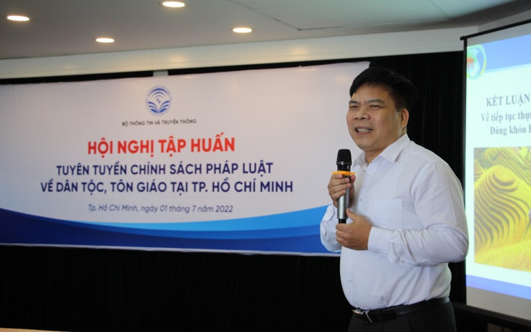 Ông Đinh Xuân Thắng, Phó Vụ trưởng Vụ Tuyên truyền (Ủy ban Dân tộc) chia sẻ về công tác dân tộc trong tình hình mới. Tập huấn tuyên truyền chính sách pháp luật về dân tộc, tôn giáo -0