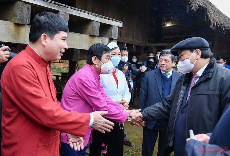 Chủ tịch nước Nguyễn Xuân Phúc dự Ngày hội “Sắc Xuân trên mọi miền Tổ quốc” năm 2022 -0