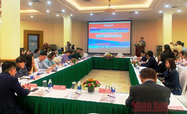 Các đại biểu dự tọa đàm về khung pháp lý cho thuốc lá thế hệ mới. Cần khung pháp lý cho thuốc lá thế hệ mới -0