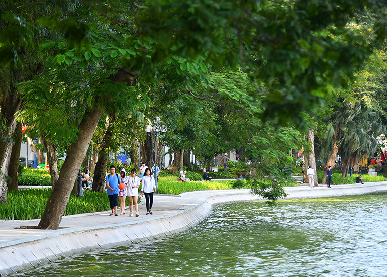 Hồ Hoàn Kiếm “thay” áo mới -0