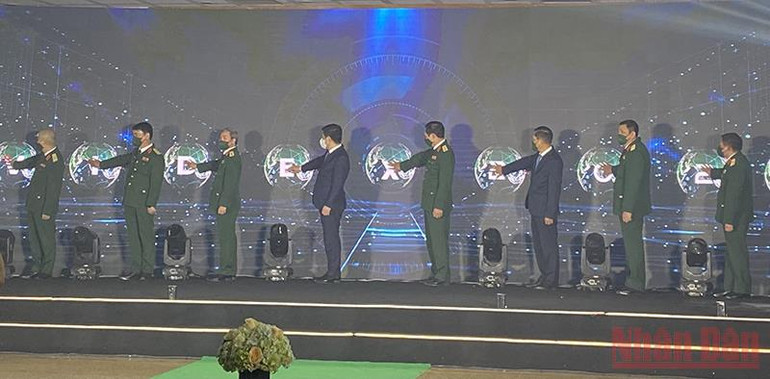 Khai mạc triển lãm Kinh tế - Quốc phòng trên không gian mạng -0