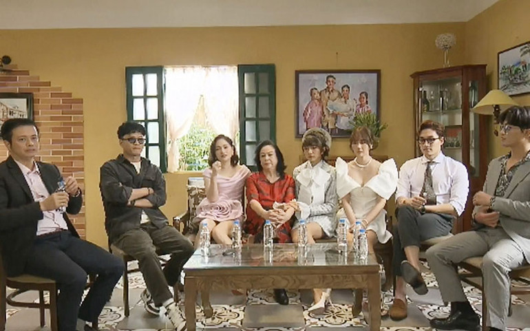 Buổi họp báo ra mắt phim "Thương ngày nắng về" được tổ chức livestream. (Ảnh chụp màn hình) Văn hóa thời công nghệ số -0