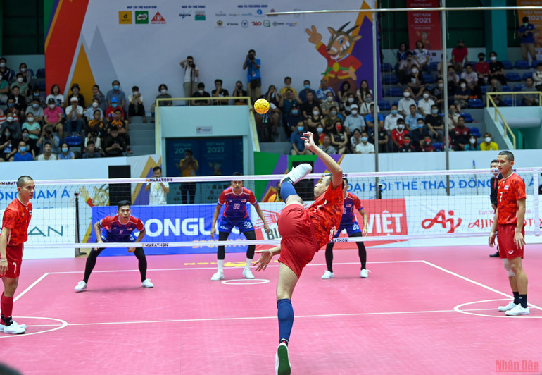 Vận động viên cầu mây phô diễn kỹ thuật tại đấu trường SEA Games 31 -0