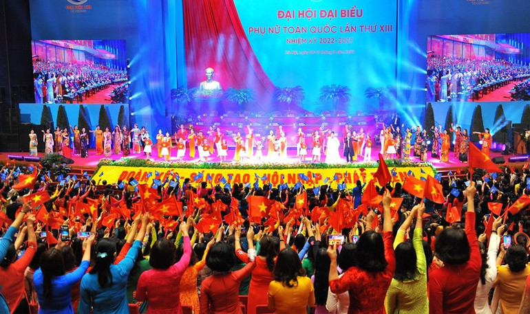 Chương trình nghệ thuật chào mừng Đại hội. (Ảnh: TTXVN) Xây dựng xã hội tốt đẹp trên nền tảng tôn trọng, tôn vinh, chăm lo, bảo vệ phụ nữ -0