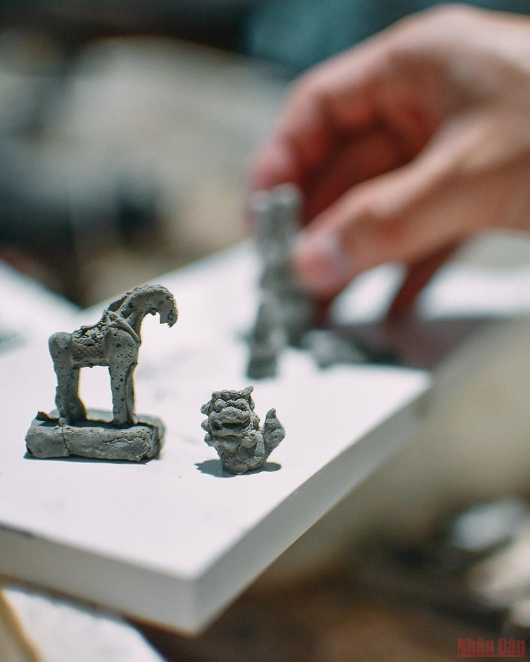 Lưu giữ nét văn hóa dân gian qua bàn tay chàng trai 9x -0