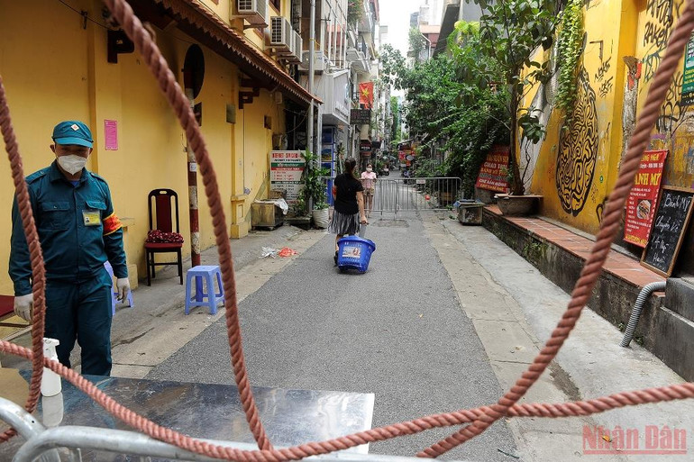 Cách ly y tế các phố khu vực Bệnh viện Việt - Đức -0