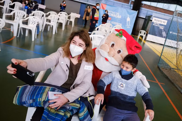 Châu Âu đón Giáng sinh trong lo ngại làn sóng Omicron -0