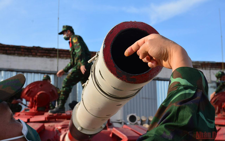 Cận cảnh 4 chiếc xe tăng màu đỏ của đội tuyển Việt Nam tại Army Games 2021 -4
