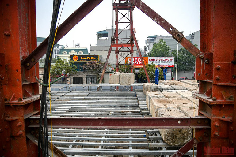 Đẩy nhanh tiến độ thi công cầu Vĩnh Tuy 2 trong năm 2022 -0