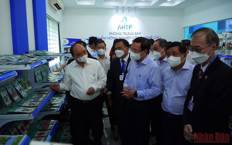 Chủ tịch nước trao Huân chương Lao động hạng Ba tặng huyện Củ Chi, TP Hồ Chí Minh -0