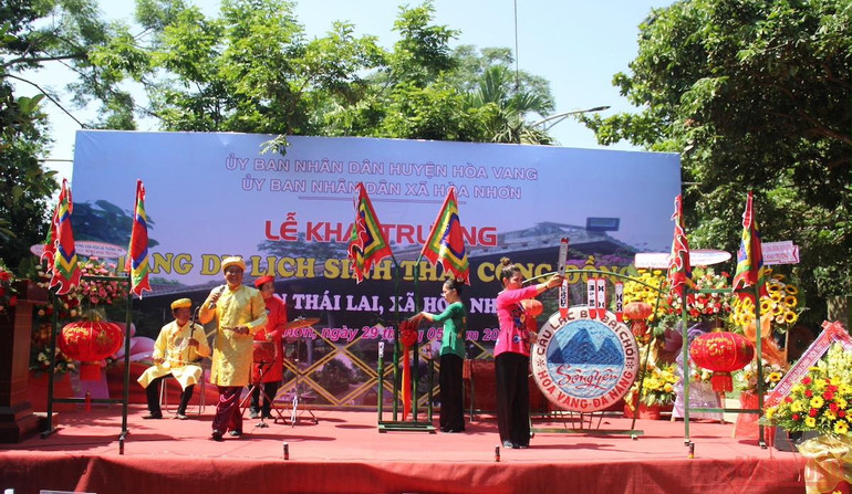 Tiết mục hô hát bài chòi của các nghệ sĩ câu lạc bộ bài chòi Sông Yên (Hòa Vang). Đà Nẵng khai trương Làng du lịch sinh thái cộng đồng Thái Lai -0