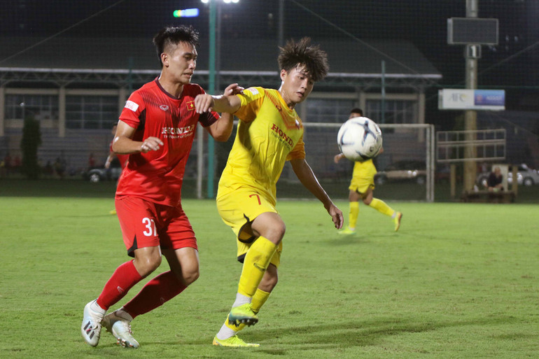 ĐT U22 Việt Nam “thử lửa” với CLB Viettel trong buổi đấu tập cuối -3