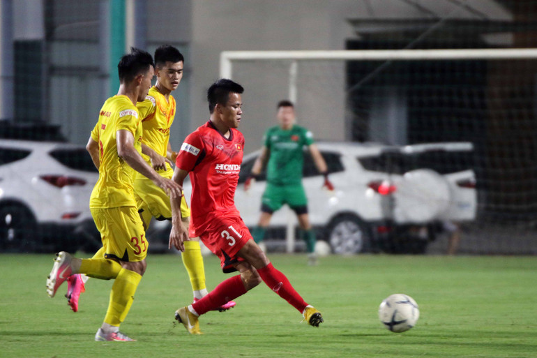 ĐT U22 Việt Nam “thử lửa” với CLB Viettel trong buổi đấu tập cuối -4