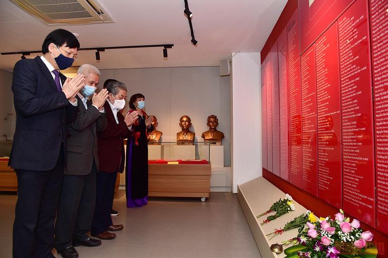 Trưng bày chuyên đề “Một đội ngũ cách mạng, một sứ mệnh vẻ vang” -1