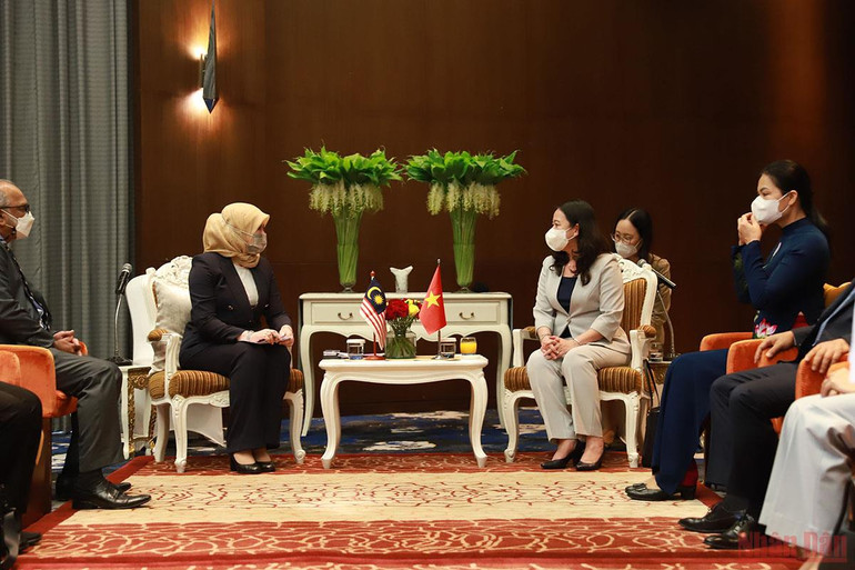 Phó Chủ tịch nước Võ Thị Ánh Xuân tiếp Bộ trưởng Malaysia về Phụ nữ, Gia đình và Phát triển Cộng đồng Datuk Seri Rina Binti Mohd Harun. Phó Chủ tịch nước Võ Thị Ánh Xuân hội kiến Thủ tướng Thái Lan Prayut Chan-o-cha -0