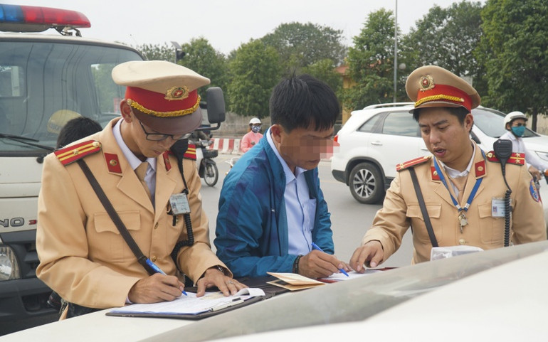 (Ảnh minh họa) Trừ điểm bằng lái xe sao cho hiệu quả? -0