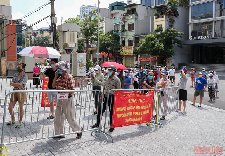 Mở điểm bán hàng lưu động phục vụ người dân mua bánh trung thu -5