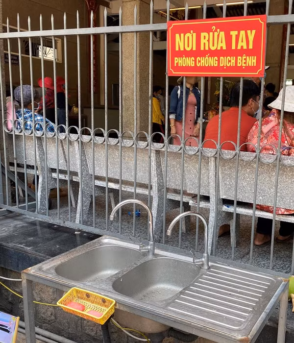 Miếu Bà Chúa xứ Núi Sam trong mùa hành hương -0