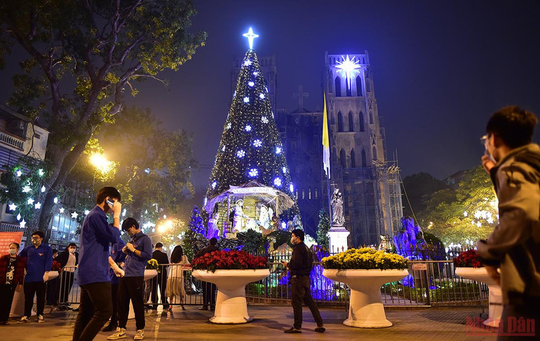 Một mùa Giáng sinh đặc biệt của 2 thành phố lớn Hà Nội và thành phố Hồ Chí Minh -0